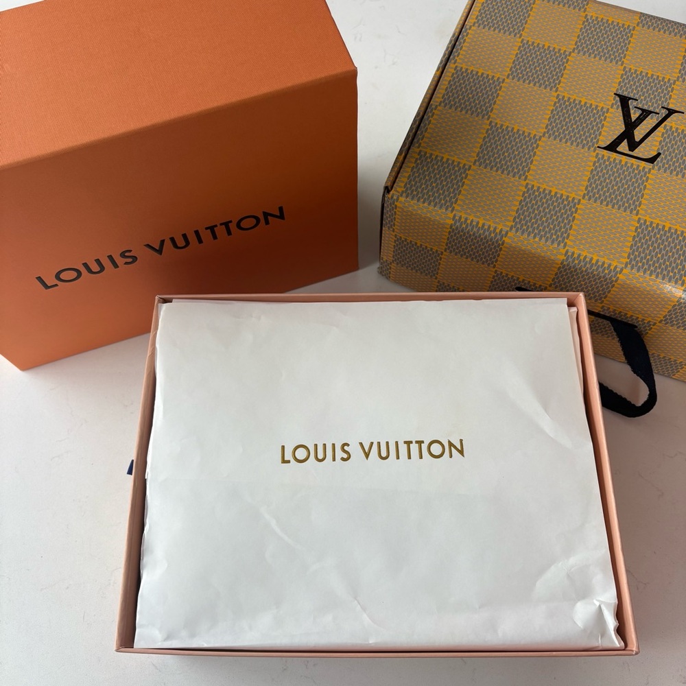 White and Gray Louis Vuitton Skates - Picture 7 of 8